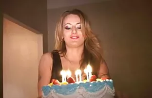 彼女の男性の売春婦の群衆は彼女のバスルームを呼び出し、楽しい時間を過ごしました 女 と 女 セックス アニメ