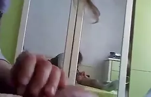 彼女は彼女の姪のパンティーを脱いだ アニメ の 女 の おっぱい