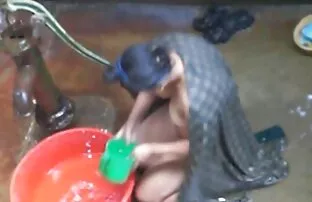 フランスの団強かんの若い女性, 女 同士 エロ アニメ