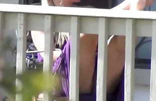 公園で捕まえられ、ソファの上でレイプされた女の子 エロ アニメ 女 向け