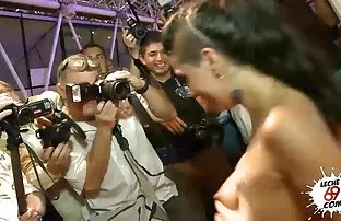 女の子は私の母が隣の部屋で眠っている間に行く エロ アニメ 女 教師