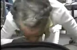 警察官が逮捕され、ブロンドの女性がレイプされました 洗い や さん エロ アニメ