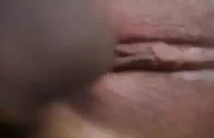 彼女の息子とベッドに飛び込むお母さん エロ 女性 アニメ