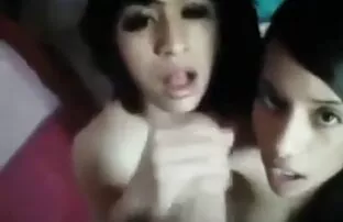 女の子のポイントは、縞模様の足を持つことです 女 同士 の エロ アニメ